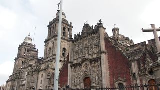 メキシコのカトリック教会の総本山。ここの地下にも遺跡が。