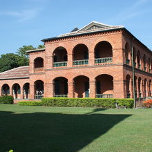 綺麗な赤レンガ造り