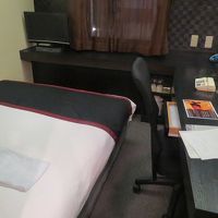 客室はとても狭いですがロケーションがカバーしてくれます。