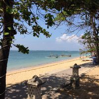 ホテルのビーチベッドからの眺め