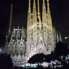 ガウディ広場から