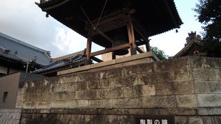 何といっても陶器の鐘がある