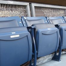 座席（クッションが入ってます）