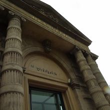 雨降りの中並びました