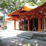 なにやら奥深い神社です