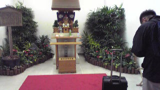 昔の駐車場の大鳥居が気になります。