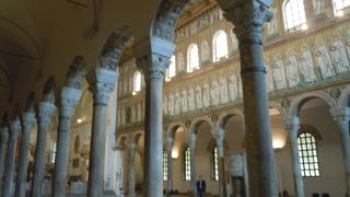 ファッションが見どころ