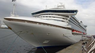 豪華客船が接岸しているときはお見逃しなく。