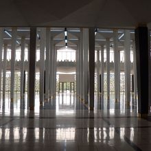 光が差し込む・・。