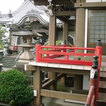 光明殿から本堂を望みます