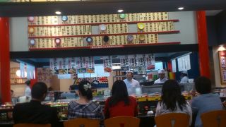 豪華な回転寿し