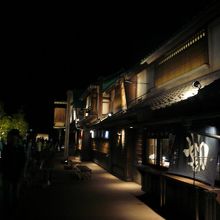 高速道路のパーキングエリアなんです…これ。