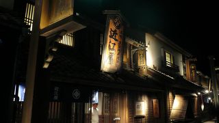 これはびっくり。江戸の街並みのパーキングエリア