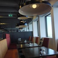 朝食のレストラン　奥も座れます