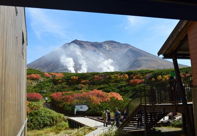 駅を降りると広がる景色