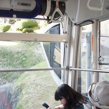 私達はロープウェイで登りました。