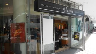 お洒落なベーカリーカフェ