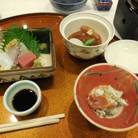 先椀（飛魚つみれ）・お造り・炊合せ（黒豚角煮）