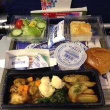 行き、１回目の機内食
