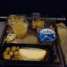 帰りの朝食。卵はちょっとダメでした