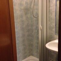 シャワールームと洗面所