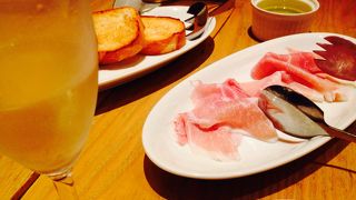 駅近、居心地良いトラットリアです