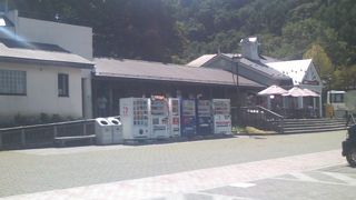 道の駅のパブリックスペースとは別の棟として設置されています