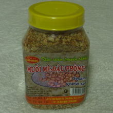 万能調味料の、ごま塩ピーナツ。麺類や炒め物にもどうぞ。