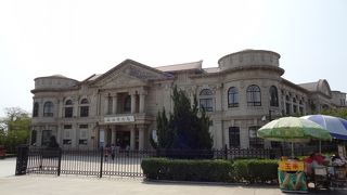 陶磁器のコレクションが秀逸でした。