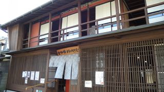 関所の役割が終わったあとこの辺りは芸者街として栄えていたそうです