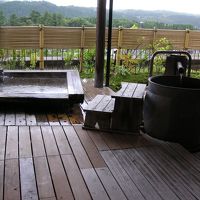 部屋の中庭の露天風呂