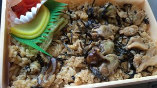 駅弁屋 祭 で、北海道厚岸駅の かきめし を購入