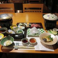 絶品の夕食（これのほかにもまだまだ料理がきます）