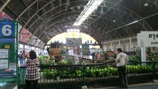 趣のある立派なターミナル駅です。