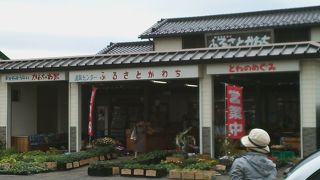 利根川近くの直売所