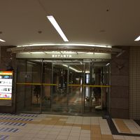 地下街。金沢駅から地下道でつながってますが、寂れてます。
