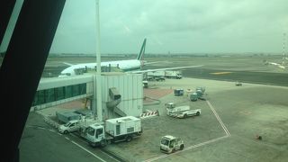 出国までの長い行列に注意！！