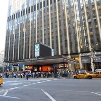 Penn駅の真ん前（ホテル入り口から撮影）