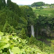 通潤橋のすぐ上流にある直瀑です