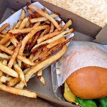 JFKで頼んだもの。ポテトが細くてこっちのが好み。