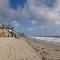 のんびりビーチをお散歩