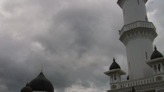 厳かな寺院です