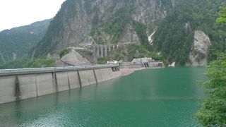 流木の多い黒部湖