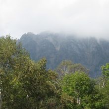 ちょっぴり雲がかかった戸隠山です