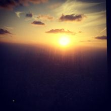 日の入り直前。この時間が近づくとますます人が増えました。