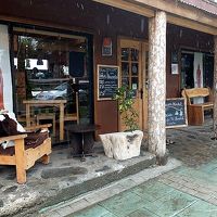 オステル・アメリンディア・パタゴニア付属のカフェ外観