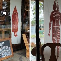セルクナム族（オナ族）の扮装がモチーフになったインテリア