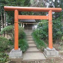 稲荷神社があります