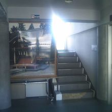 入口から中を覗いてみました