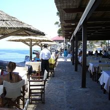 イドラ島：海岸近くのレストラン